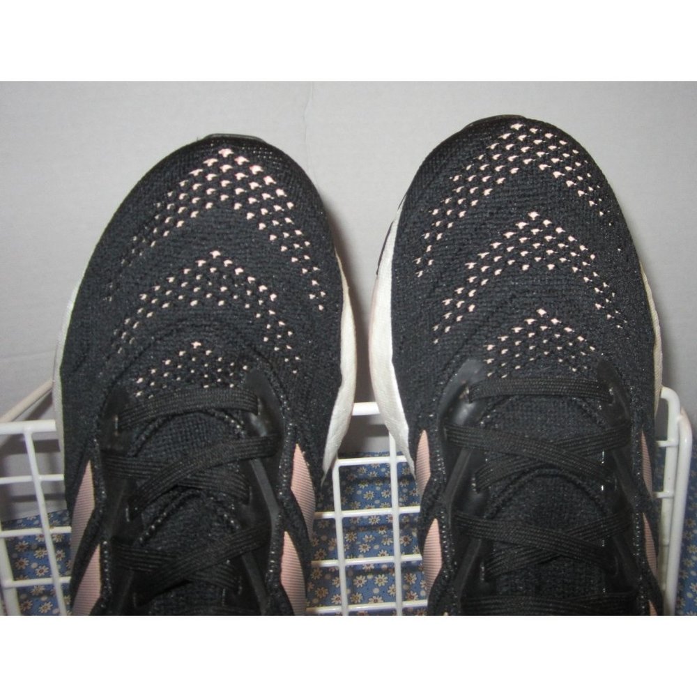 adidas Women's Ultraboost 22 Running Shoe Size 11 - Picture 7 of 12
